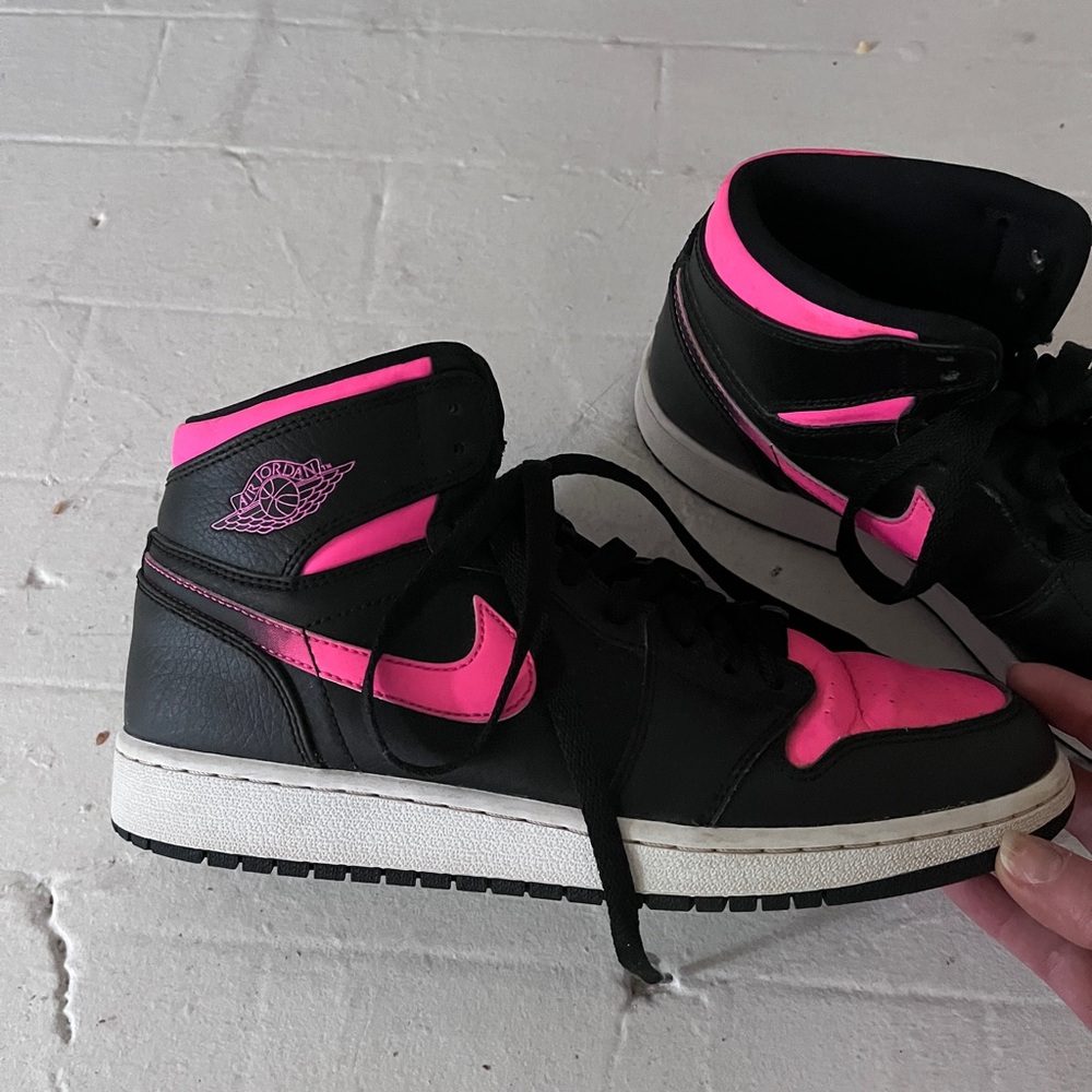 Pink and Black Nike AJ1 Air Jordan 1 mid sneakers size 7.5